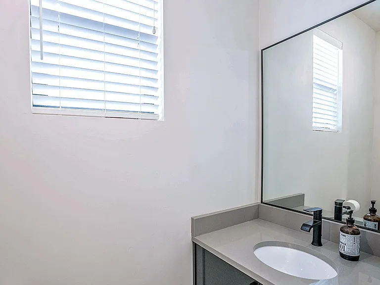 3316 N Rosalia Rd — Photo 20