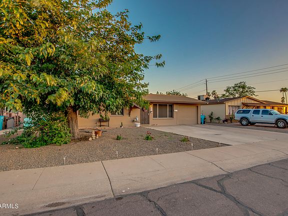 3rd image of 2239 W POINSETTIA Drive
