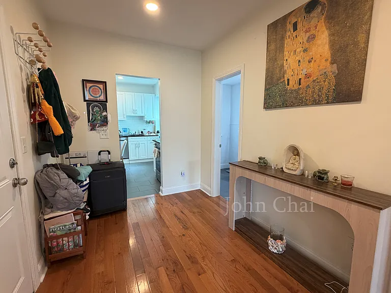 123 Sutherland Rd #E — Photo 22