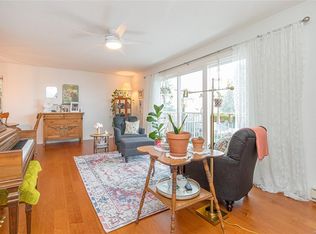 380 Brae Rd #401, Duncan, BC V9L 3T8