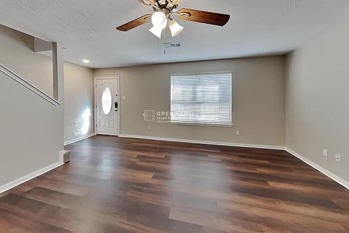 3 bed, 2.5 bath, 2081 sqft, $2,050 — Photo 4