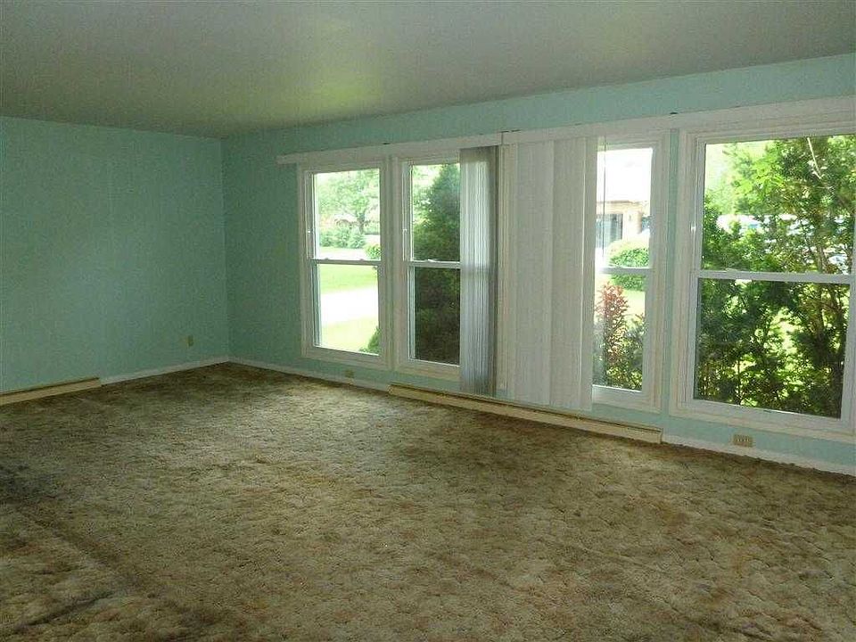 1st image of 601 Country Club Dr