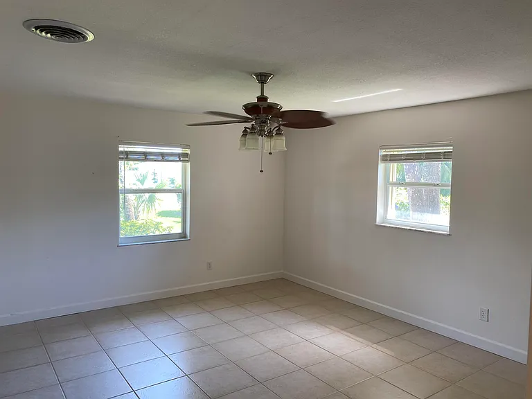956 Tulip Ln — Photo 24