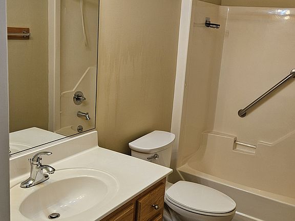 3rd image of 114 Hill Ave