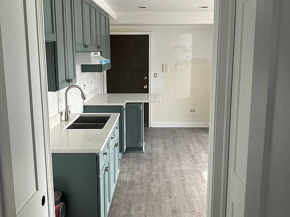 3rd image of 415 E Irving Park Rd