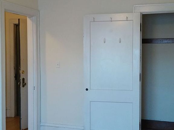 3rd image of 1929 Fremont Ave S APT 31