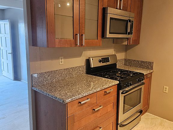 4th image of 43847 Carmel Cir