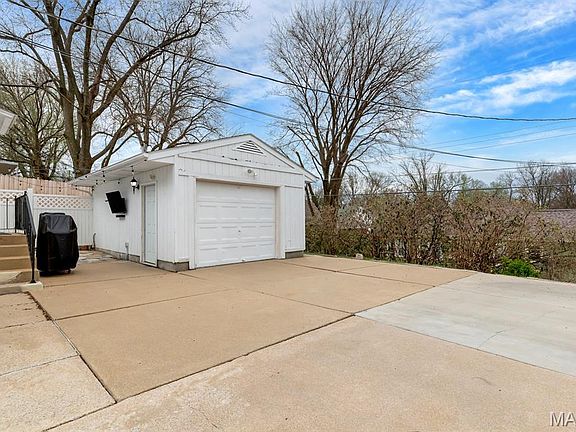 4th image of 1915 McNair Pl