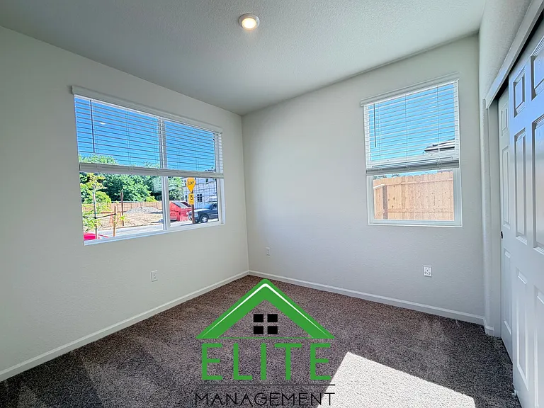 3568 Misty Lake Dr — Photo 10