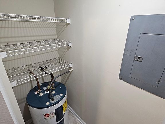 3rd image of 721 Elm Ln APT 203