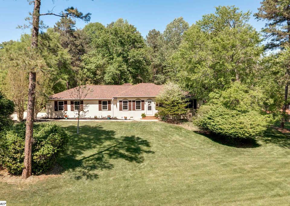 1st image of 105 Woodwind Dr