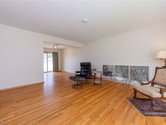 2nd image of 1268 Golden Gate Blvd