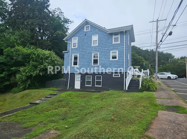 33 Evergreen Ave, Hamden, CT 06518