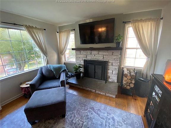 3rd image of 406 Fairview Dr
