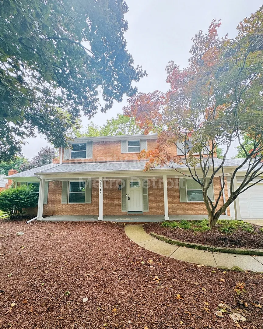 Spacious 4-Bedroom Home in Farmington, Michigan — Photo 2
