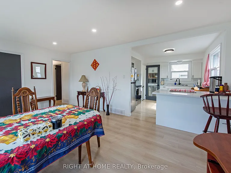 69 Alayne Cres — Photo 10