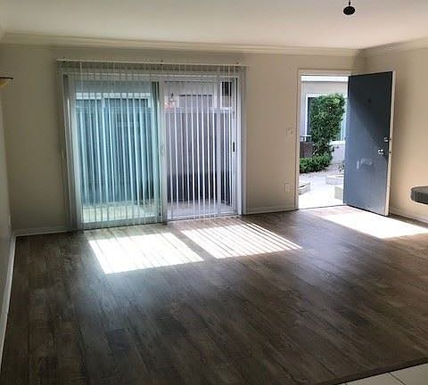 4th image of 1832 S Bundy Dr APT 5