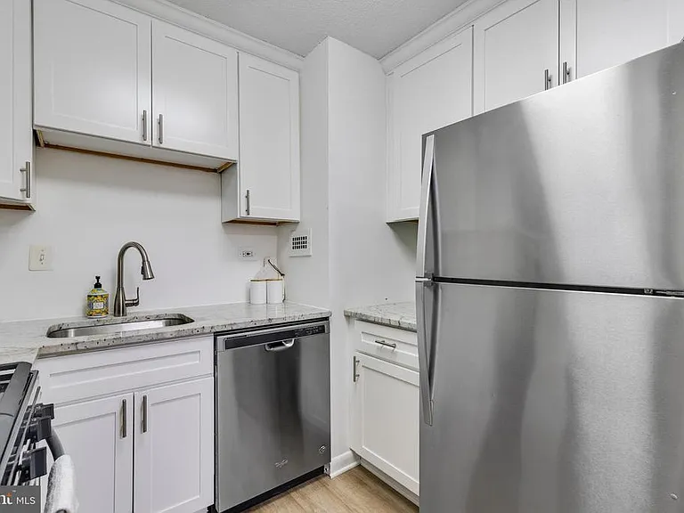 2030 N Adams St #303 — Photo 14