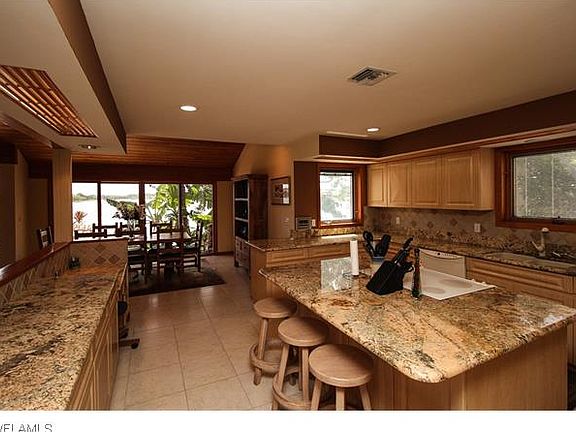 4th image of 5690 Harborage Dr