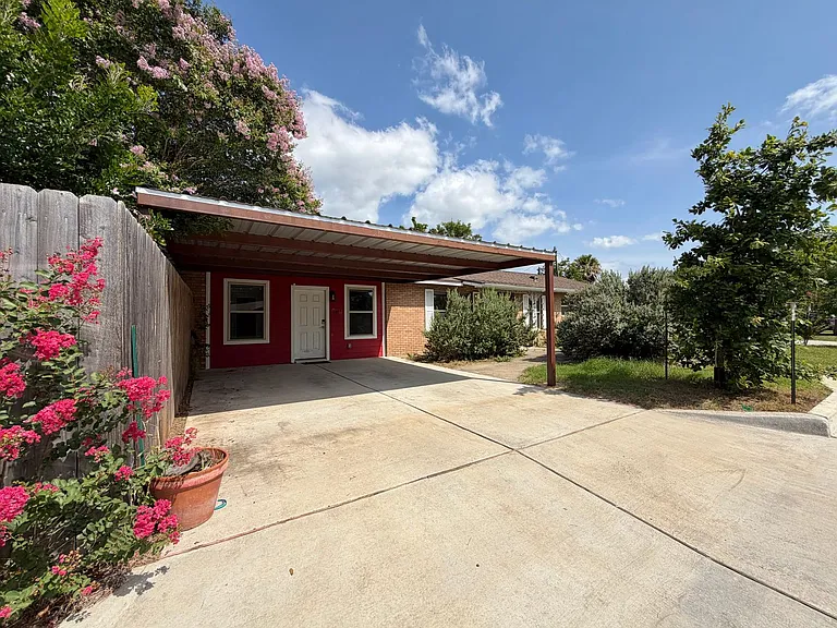 7103 Twin Crest Dr — Photo 1