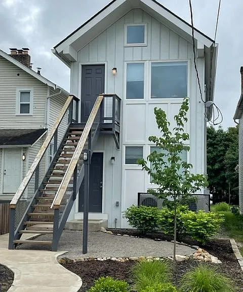 766 E Kossuth St — Photo 2