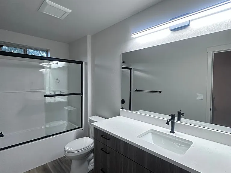 823 SE 5th St #3 — Photo 9