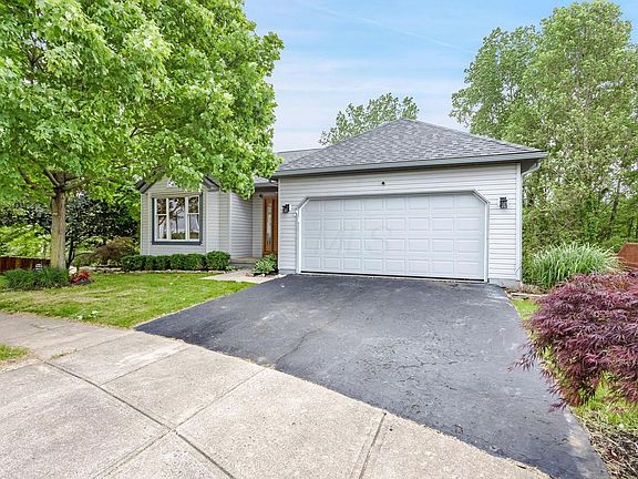 4th image of 497 Hillview St