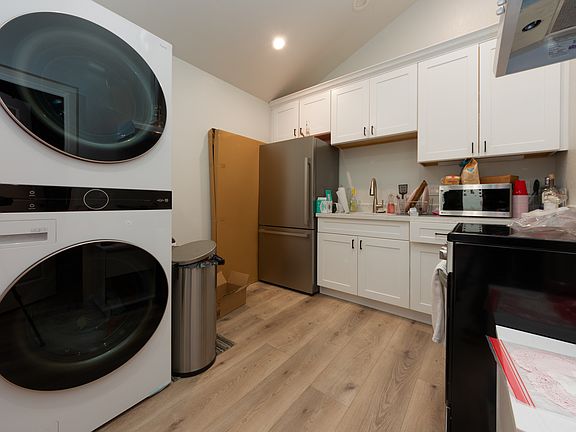 3rd image of 745 Poplar St
