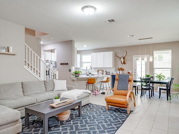 3rd image of 808 Sandhill Branch Dr