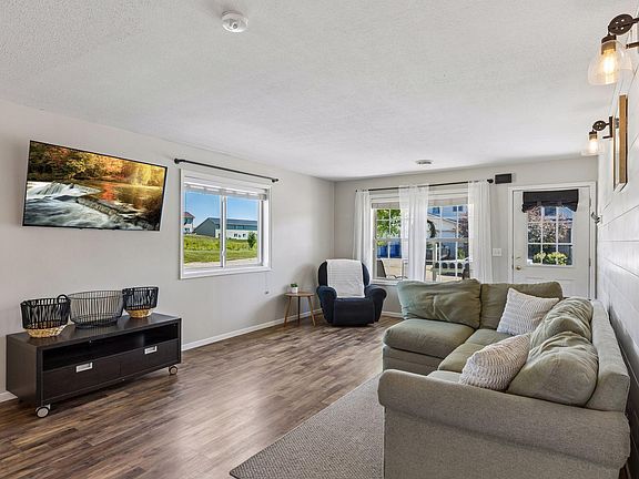 5th image of 402 Sierra Pl