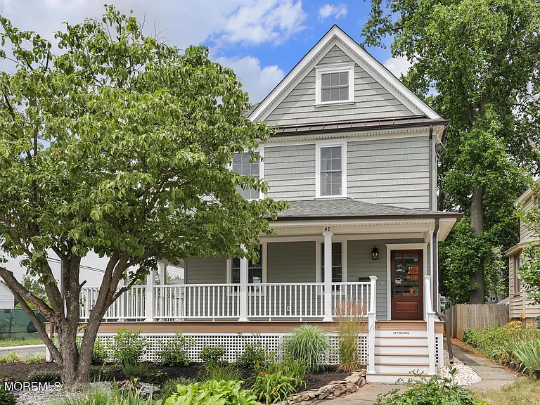 42 Harding Rd — Photo 1