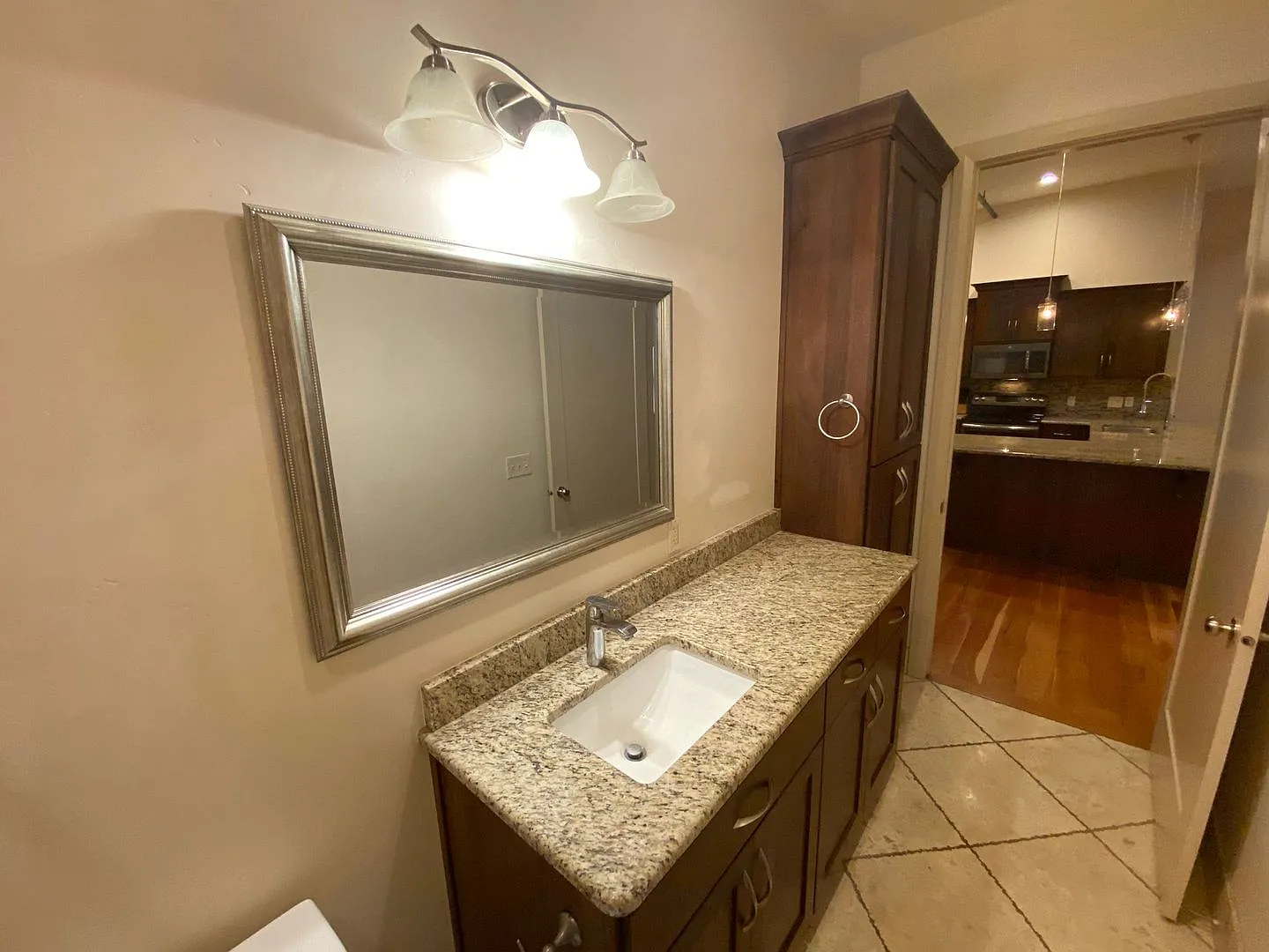 Furnished 2 bed / 1 bath Condo - Luxury Living North End of Town — Photo 4