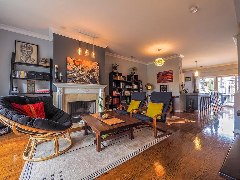 1328 W Grenshaw St #B — Photo 4