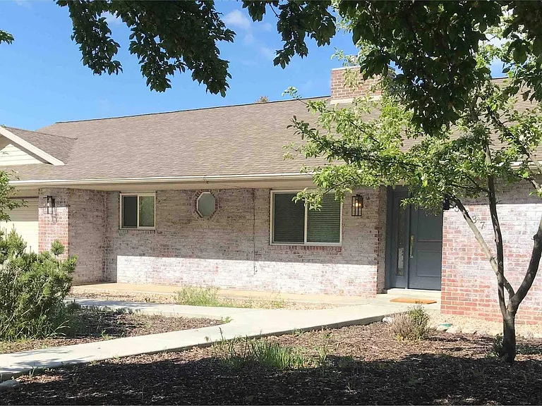 3837 Foothill Dr — Photo 12