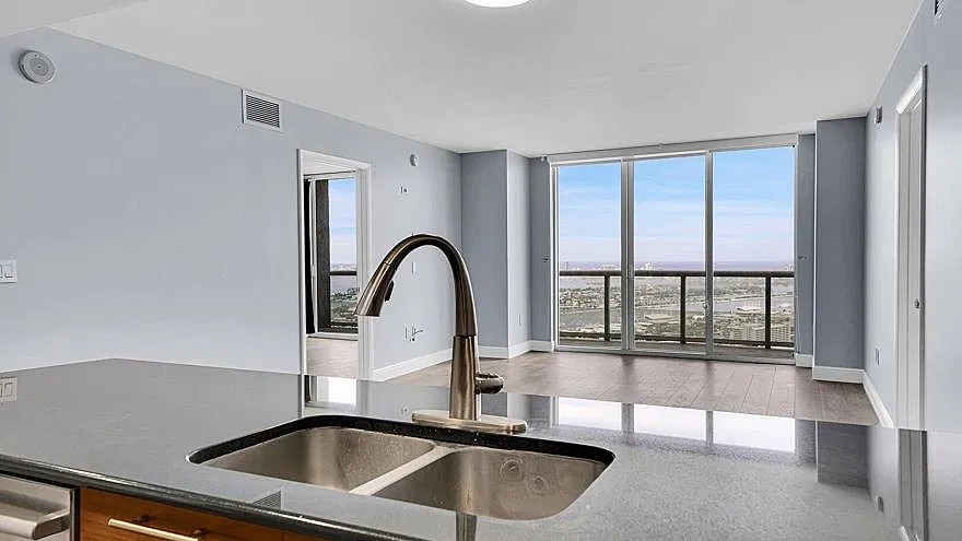 2 bed, 1357 sqft, $4,950 — Photo 4