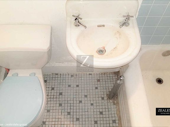 5th image of 395 Washington Ave APT 4