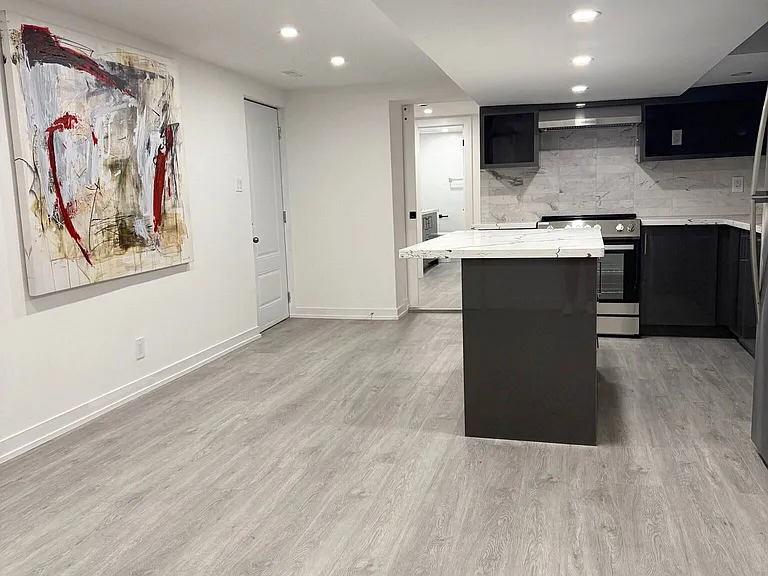 1190 Dovercourt Rd #BSMNT — Photo 4