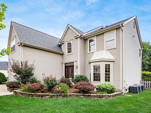 3rd image of 919 Wellsley Way