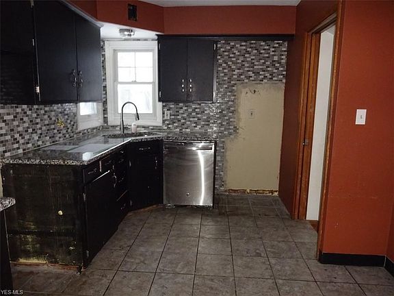 5th image of 6391 Alexandria Dr
