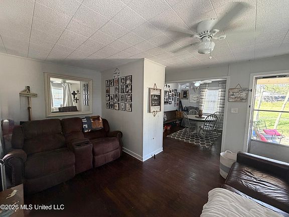 3rd image of 944 S College St
