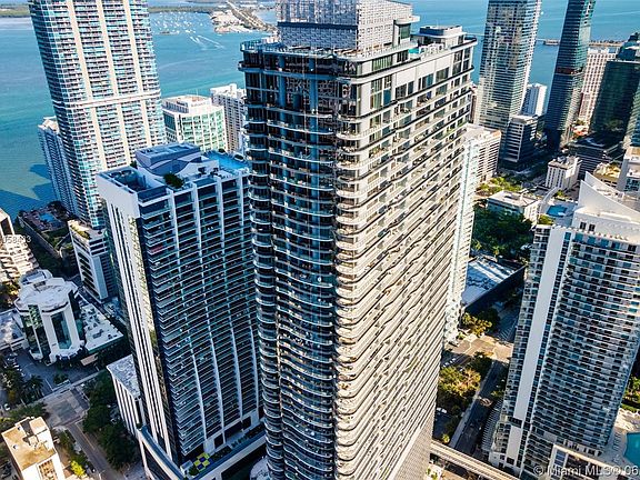 2nd image of 1000 Brickell Plz #2901