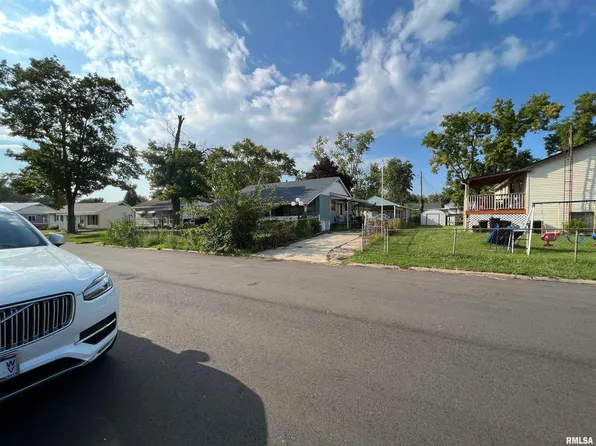 103 Temple Dr, Washington, IL 61571