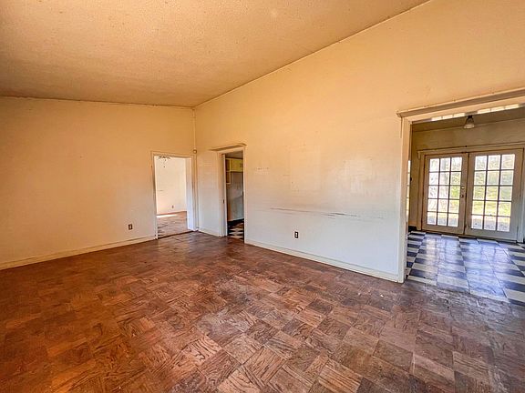 4th image of 5122 Warfield Dr