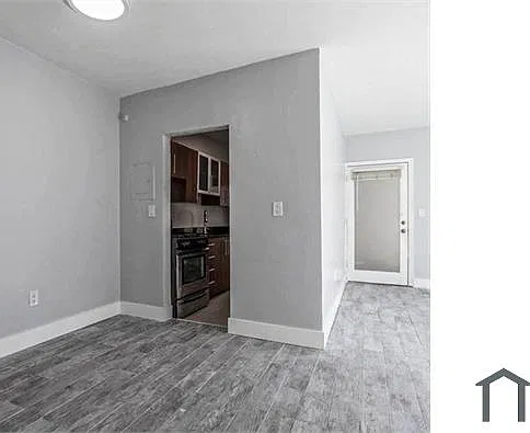 320 85th St #8 — Photo 5