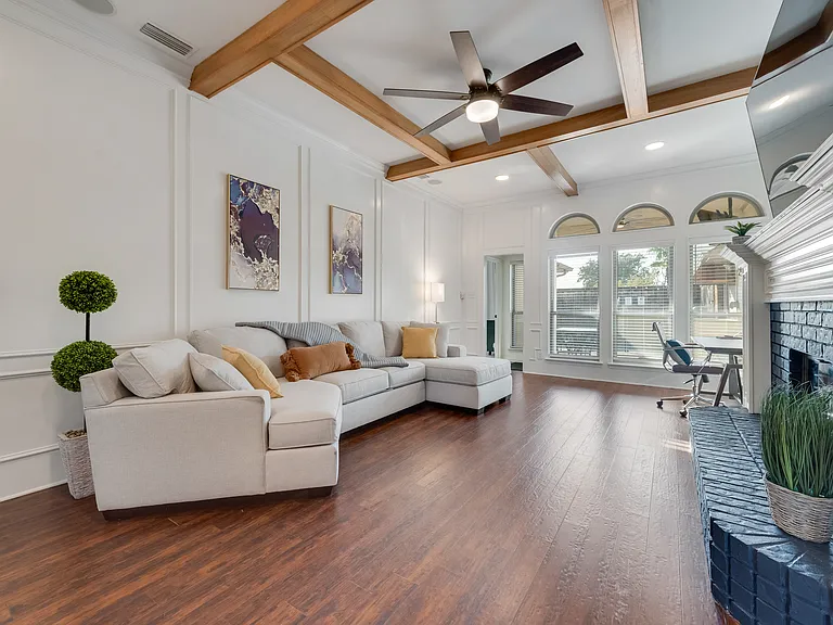 4027 Red Maple Dr — Photo 3