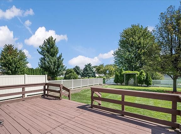3rd image of 832 Beauchamp Ave #832
