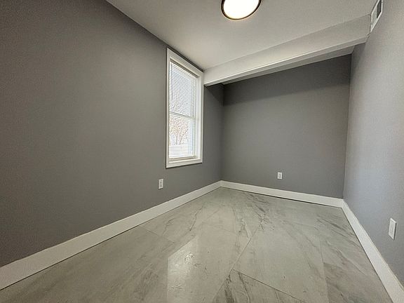 5th image of 173 Hallock Ave #B