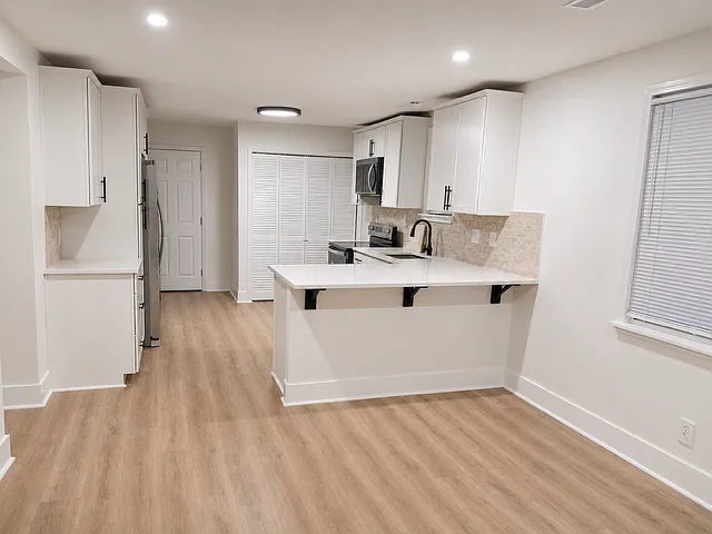 3 bed, 1069 sqft, $2,300 — Photo 4