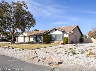 19042 Cronese Ln, Apple Valley, CA 92308
