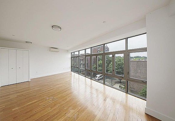 2nd image of 90-02 Queens Blvd #427A